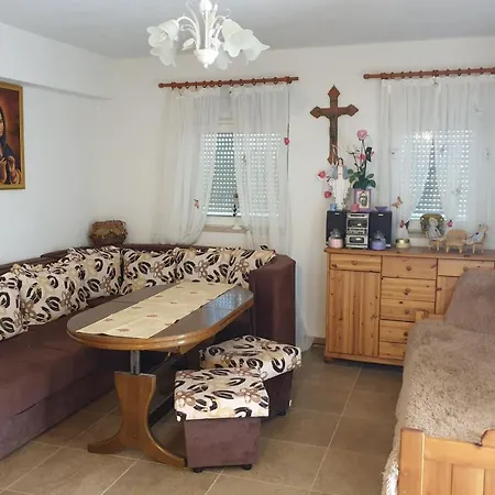 Delia Apartment