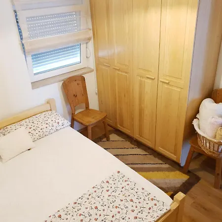Delia Apartment *